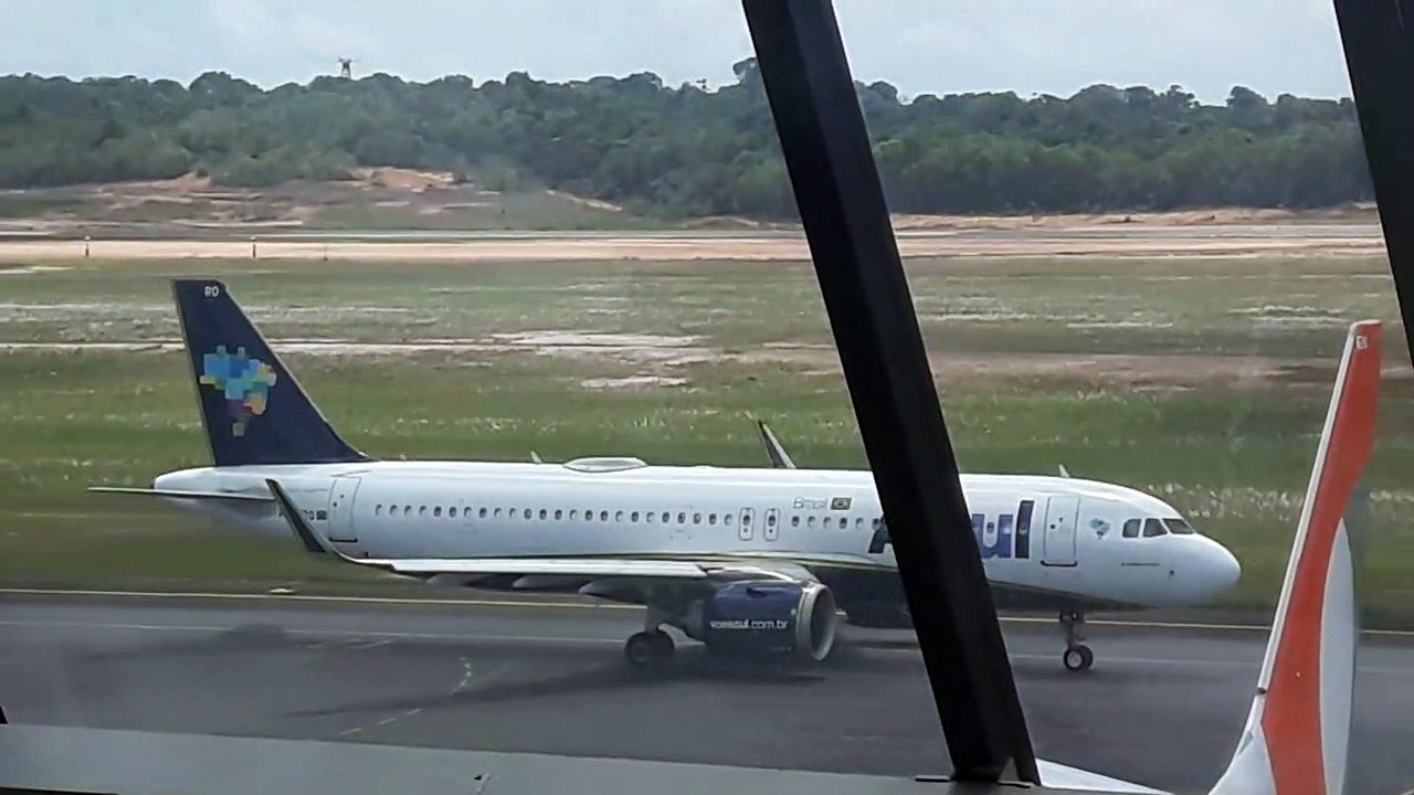[SBEG Spotting]Airbus A320NEO PR-YRO taxia e decola de Manaus para Boa Vista(04/01/2020)