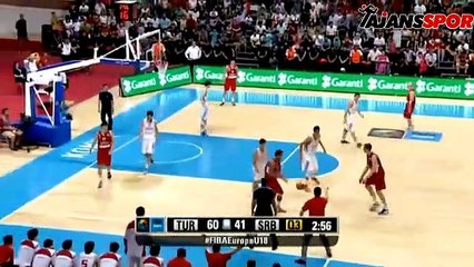 Furkan Korkmaz önce topu çaldı ardından smacı vurdu!