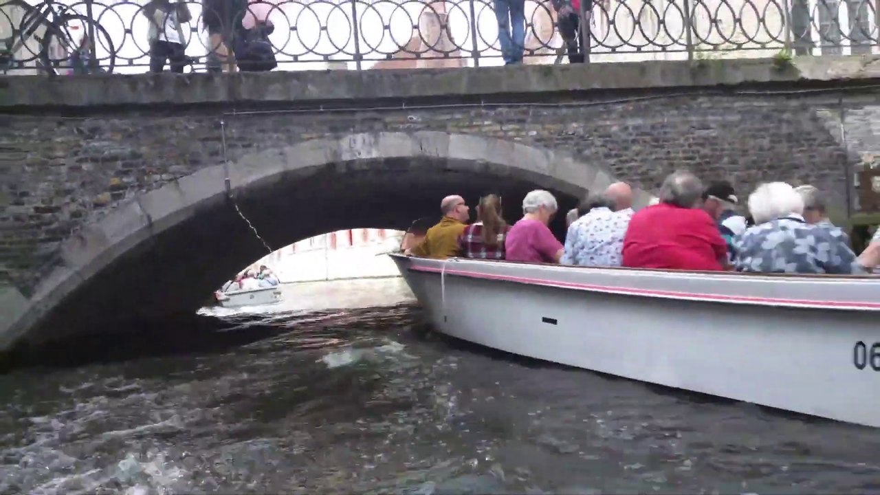 Bruges Canal Tour - Canal Boat Tours Bruges | BELGIUM