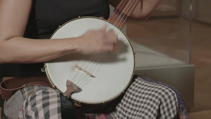 “Circus Jig” and “Briggs Breakdown” performed by Rhiannon Giddens, Banjo l Met Music