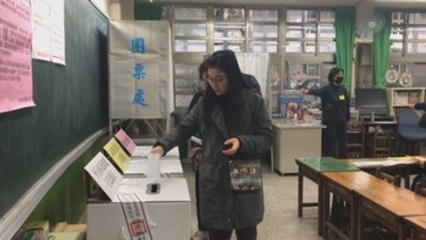 Los principales candidatos votan en Taiwán en unas presidenciales decisivas