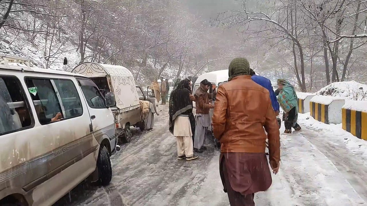 MURRE WEATHER! car slipping and fun in snow | ice slipping