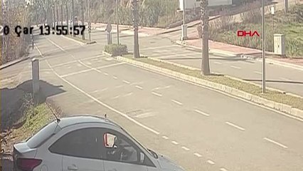 Antalya kadın sürücülerin kazasında erkekler birbirine girdi