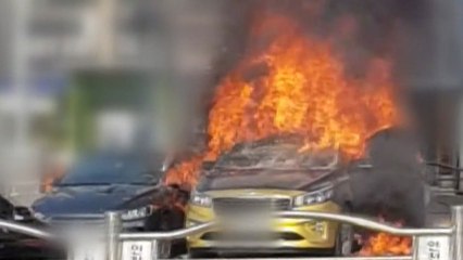 인천 공영주차장 승합차 불...차량 3대 피해 / YTN