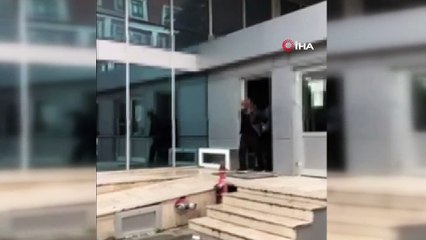 Bıçak zoru ile bilezikleri gasp etti, polisten kaçamadı