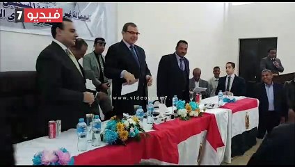 فيديو.. تسليم 305 شهادات أمان للعمالة غير المنتظمة بالأقصر