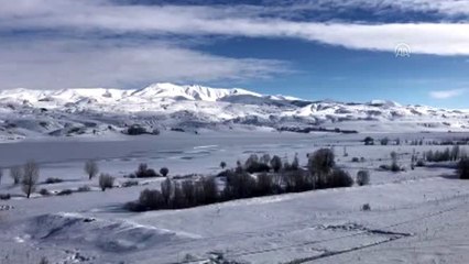 Kızılırmak'ın bazı bölümlerinin yüzeyi buz tuttu