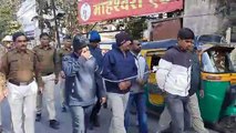 इंदौर पुलिस ने निकाला गुंडों का जुलूस, कान पकड़कर लगवाई उठक बैठक