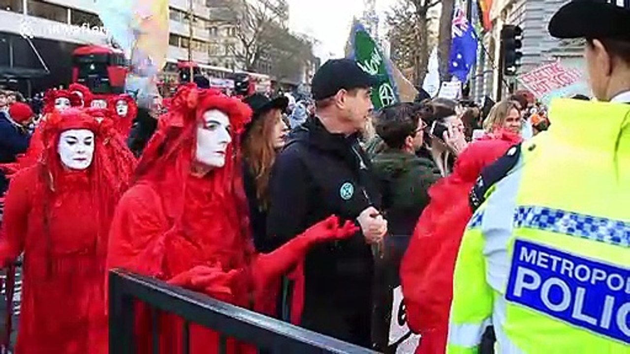 Extinction Rebellion climate activists protest against Australian government "inaction"