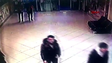 Beylikdüzü'nde avm'deki işyerini kurşunlayan şüpheliler kamerada