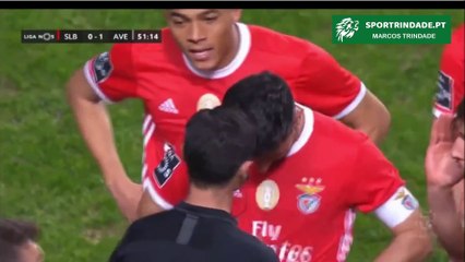 André Almeida a AMEAÇAR árbitro (Desp. Aves vs Benfica)