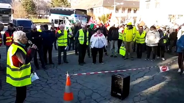 Manifestation à Saint-Michel-de-Maurienne