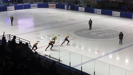 short-track :  des chutes et du spectacle à la patinoire de Poissompré