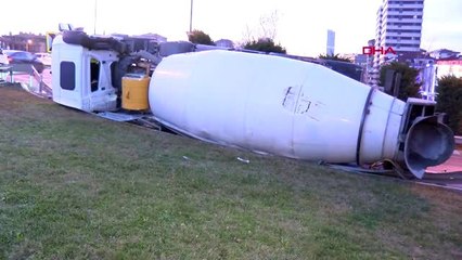 Ümraniye'de beton mikseri devrildi