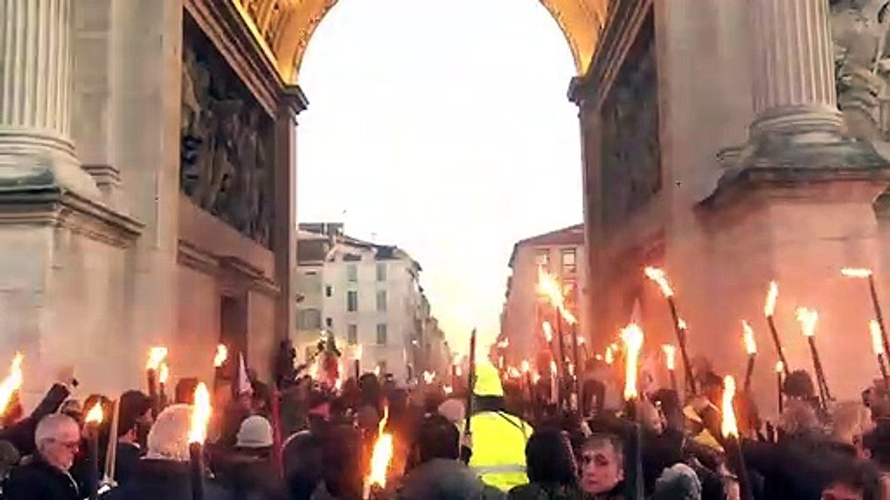 Manifestation à Marseille : les animations se poursuivent à la Porte d’Aix