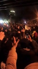 Tahran'da uçakta hayatını kaybedenler için düzenlenen anma, hükümet karşıtı gösteriye dönüştü https://