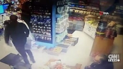 Deprem anında çay servisine devam etti