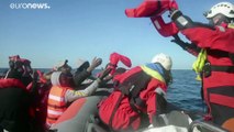 شاهد: منظمة ألمانية غير حكومية تنقذ أكثر من 100 مهاجر في البحر المتوسط