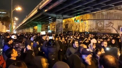 Tahran'da rejim karşıtı gösteri düzenlendi (3)