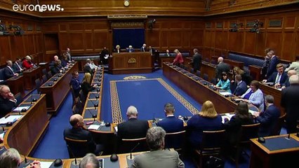 Duas mulheres à frente da Irlanda do Norte