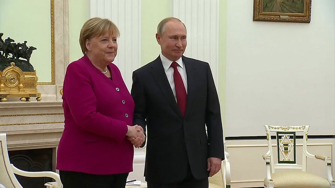 푸틴, 방러 메르켈 총리와 회담..."국제·양자 현안 논의" / YTN