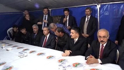 Bakan Pakdemirli, şehit Karakoç'un ailesini ziyaret etti