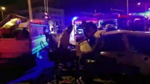 Çanakkale kırmızı ışıkta bekleyen kamyonete otomobil çarptı: 2 yaralı