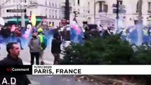 Paris'te protestolar şiddete dönüştü, hükümet emeklilik yaşı için geri adım attı