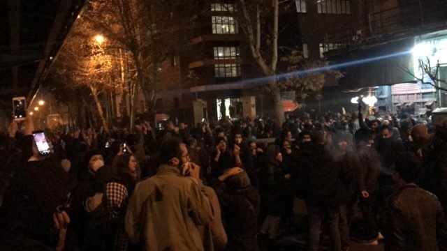 İran'da Ukrayna uçağının düşürülmesi protesto edildi