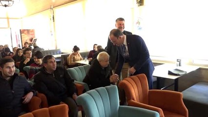 Görme engelliler etkinliğinde görenler de gözlerini bantla kapattı