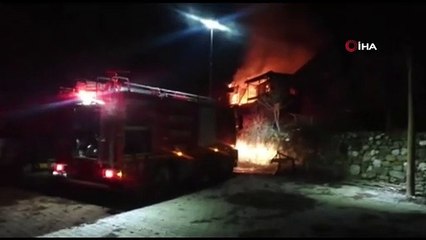 2 katlı ev yangında kül oldu