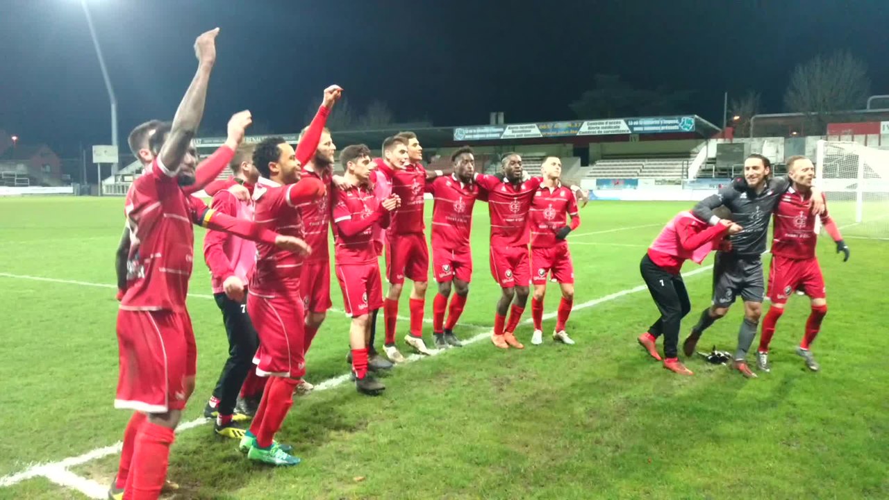 Football. Les supporteres ont chanté "Aller Mons" après le match. Vidéo Eric Ghislain