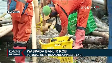 Antisipasi Banjir Rob, Warga Jakarta Siapkan Tanggul Pasir