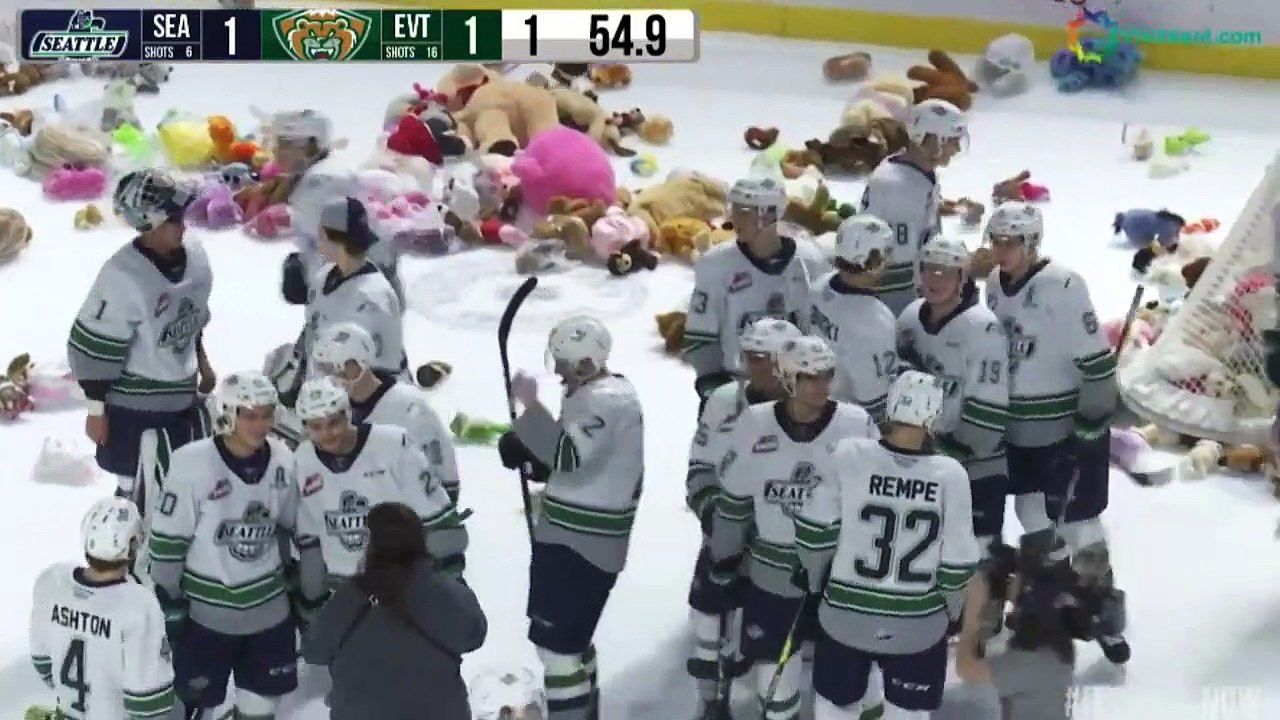 2019 Teddy Bear Toss: Seattle Thunderbirds