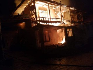 2 katlı ev yangında kül oldu