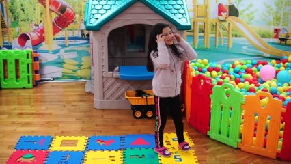 Jimnastik Hareketlerim Oyun Alanında Puzzle Spor Yer Minderi Üzerinde Esneme Jimnastiği Sporcu Çocuk