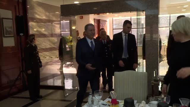 Milli Savunma Bakanı Hulusi Akar, medya temsilcileriyle bir araya geldi