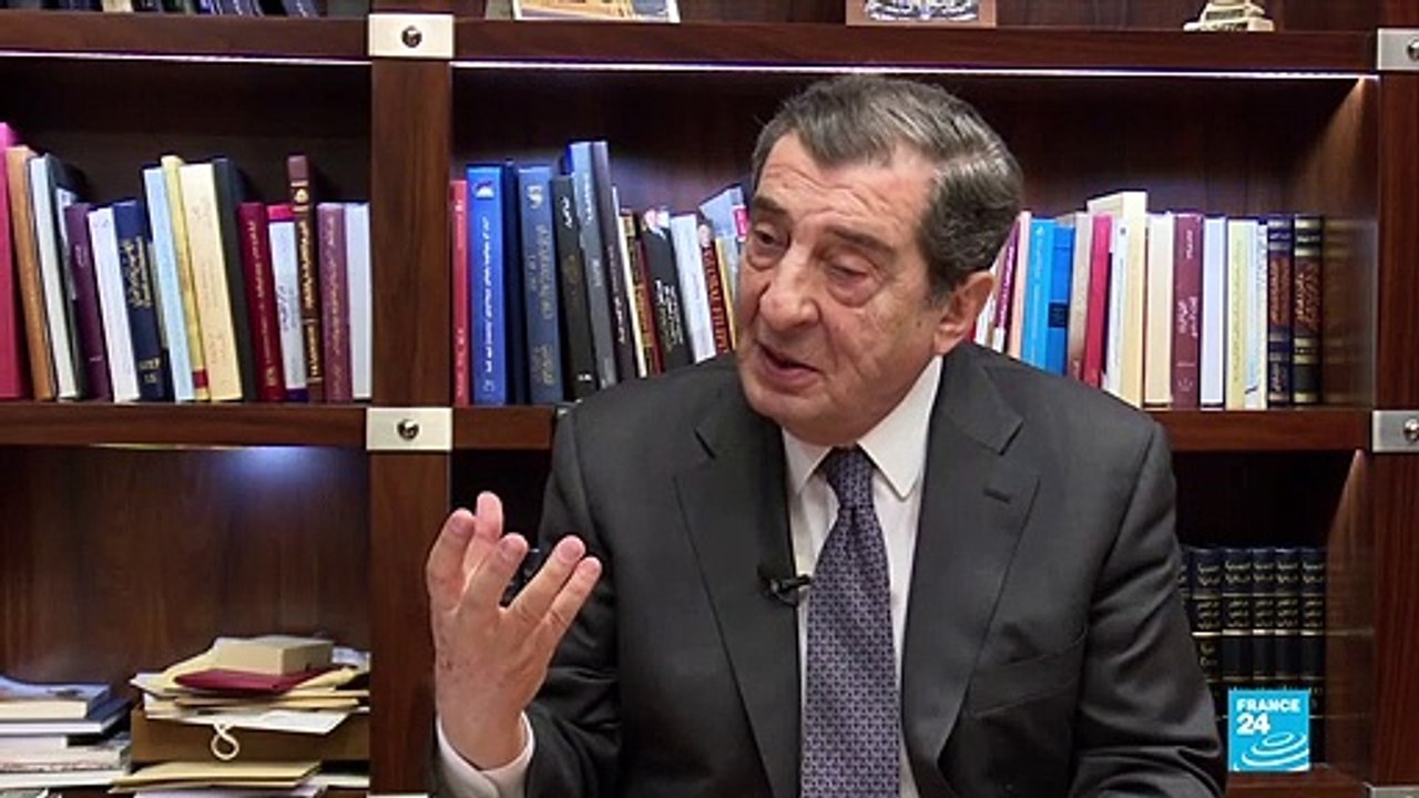 Lebanese politicians chased in public by activists