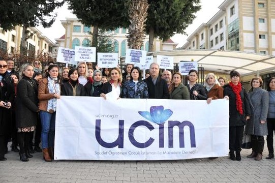 25 öğrencisine istismarla suçlanan öğretmenin, 300 yıl hapsi istendi