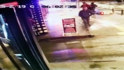 Kuyumcudan 3,5 milyon lira değerinde 17 kilo altın çalan soyguncular kamerada