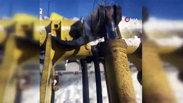 Nemrut Dağı Milli Parkı’ndaki arızalanan televizyon vericisine giden yolda kar kalınlığı 6 metreyi buldu