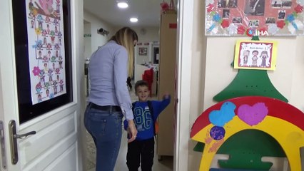 Öğrenciler seçiyor, öğretmenler yapıyor...Sınıflarına istedikleri selamlaşma ile giriyorlar