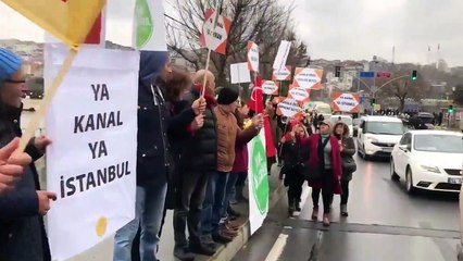 Yüzlerce kişi Kanal İstanbul için insan zinciri oluşturdu