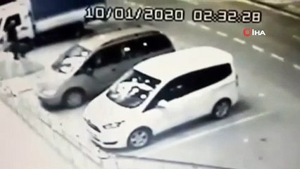 Polisin dikkati hayat kurtardı...Kalp krizi geçiren adama polisin  müdahale ettiği anlar kamerada