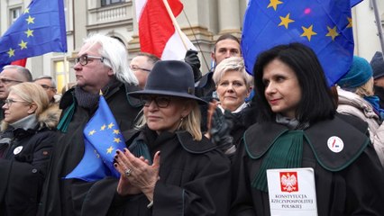 Thousands protest in Warsaw against Poland’s 'muzzle-law'