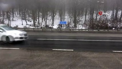 Bolu Dağı’nda hafif kar yağışı ve sis etkili oluyor