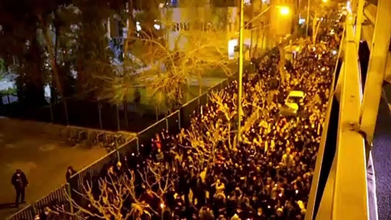 Wütende Proteste im Iran - Trump unterstützt Demonstranten