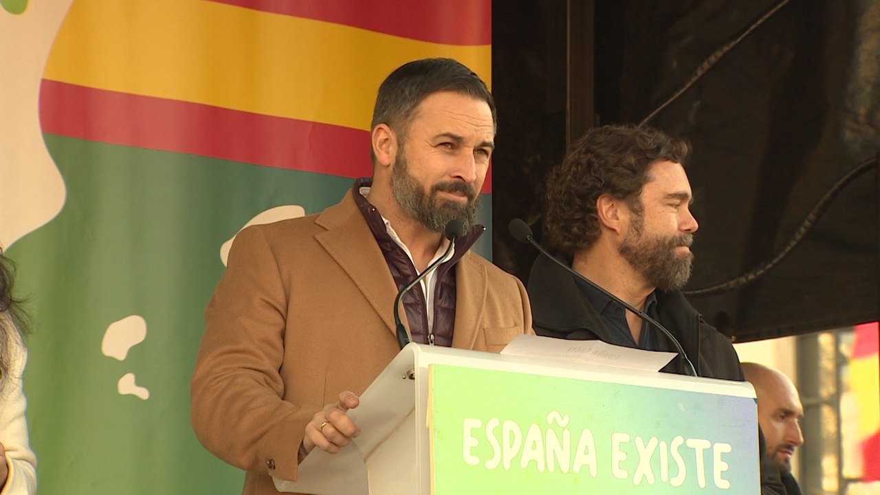 Abascal exige a Sánchez que "traiga detenido al golpista Puigdemont"