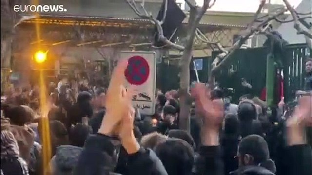 Kormányellenes tüntetés Teheránban