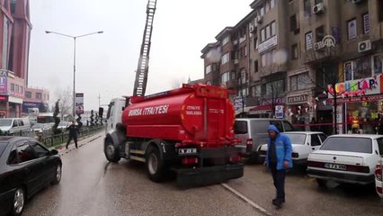 İş merkezinin kazan dairesinde çıkan yangın hasara neden oldu